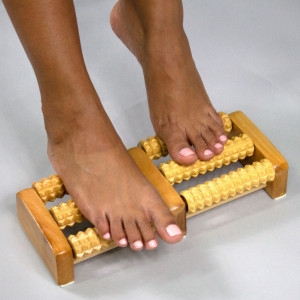 Rolo de massagem em madeira para pés